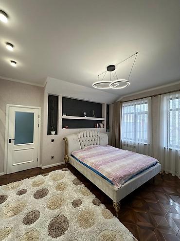 Продажа коттеджей и домов: Предлагается к продаже двухэтажный дом, расположенный в ж/м Ынтымак — 13