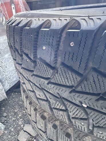 Шины: Шины 215 / 60 / R 17, Зимняя шипованная, Б/у, Комплект, Maxxis