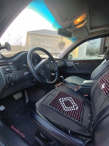 Mercedes-Benz: Mercedes-Benz E-Class: 2.2 l | 2000 il Sedan — 10