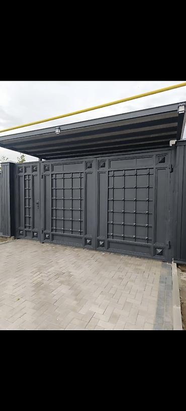 Распашные ворота: Металлические распашные ворота с калиткой (модульные панели) - — 26