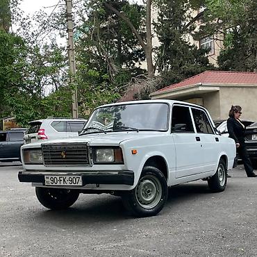 turbo az priora furqon: Lada 2107, ağ rəng, sedan. Xüsusiyyətlər və təchizat: - Salon: qara — 4