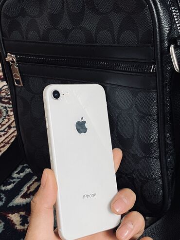 Apple iPhone: IPhone 8, 64 ГБ, 100 %