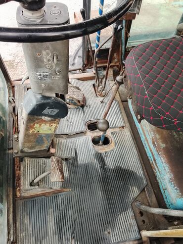 Traktorlar: Kənd təsərrüfatı üçün tək kabinalı təkərli traktor Xüsusiyyətlər: - — 3