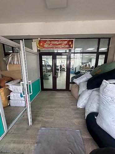 Аренда помещений свободного назначения: 1 этаж Первая линия Площадь: 630 м² Арендная ставка: 5 $/м² Сдаётся — 4