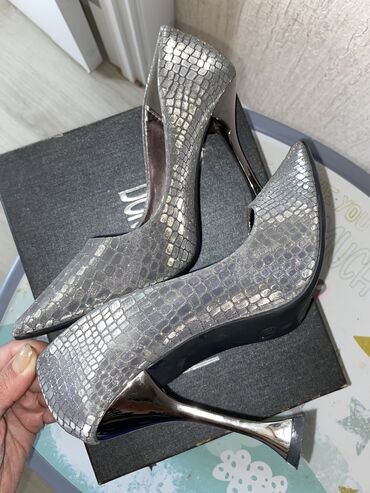 Tuflilər: Tuflilər, Ölçü: 37, rəng - Gümüşü, Yeni — 9