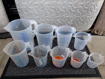 Digər qab-qacaq və mətbəx ləvazimatları: Ölçü qrafinləri dəsti – şəffaf plastik, tutacaqlı və tökmə ağızlı - — 8