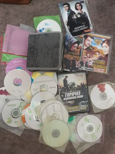cd диски музыка в Кыргызстан | Книги, журналы, CD, DVD: Продаю диски 74 шт фильмы, музыка, мульт и пустые и чехол для дисков