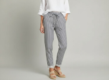 obcisłe jeansy: Zara, Material trousers for women, size XS