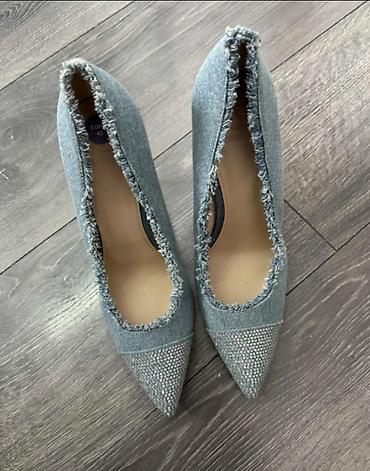 Salonke: Atraktivne Guess original cipele, jednom nošene, veličine 40. Visina — 7