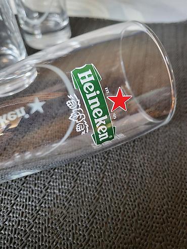 Čaše: Case nove,vintaz Heineken. Case Heineken bez ostecenja,sve na njima na lalafo.rs — 10 Čaše: Case nove,vintaz Heineken. Case Heineken bez ostecenja,sve na njima — 10