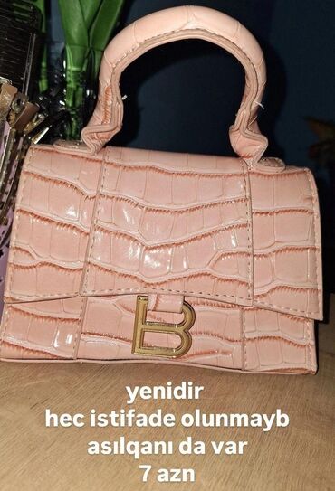 fendi çanta: Hec istifade olunmayb uzun asilqani da var 7 azn e satilir