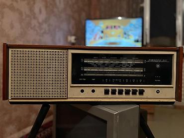 retro gramofon: Retro “Рекорд-310” məişət radiolu musiqi mərkəzi - Korpus: taxta — 1