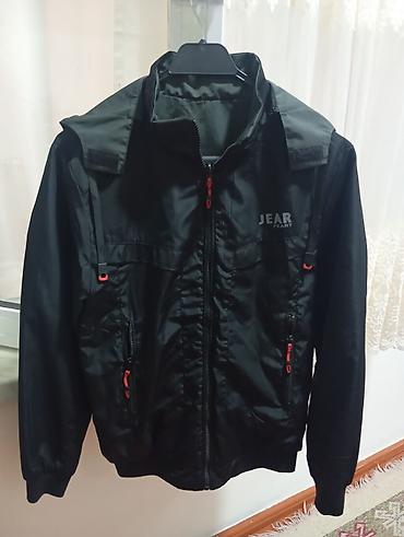 Kişi geyimləri: 1 dəfə geyinilib. Qolları qısa olduğu üçün satılır.5xl etiket — 2