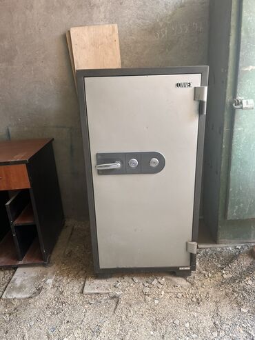 Gözəllik və estetika avadanlığı: Metal seyf – CONNEX - Brend: CONNEX - Rəng: boz/qrafit iki ton -