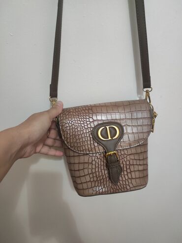сумку louis vuitton: Сумка,700 сом,отличное состояние