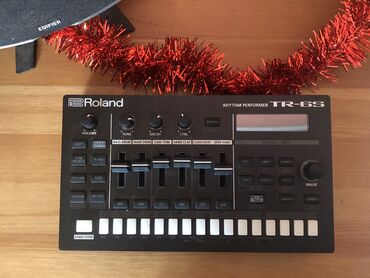 синтезатор музыкальный инструмент купить: Roland TR 6s drum machine/groove box отличный девайс для электронных