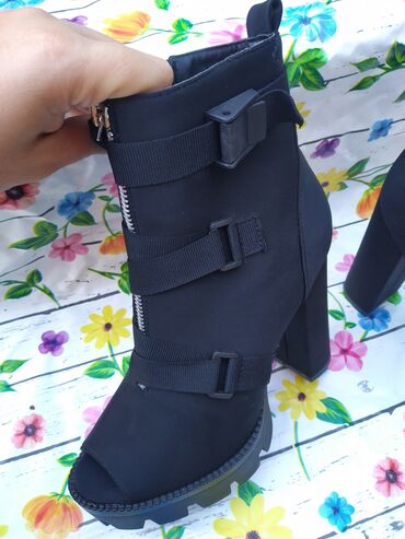 teget gleznjace: Ankle boots, 37