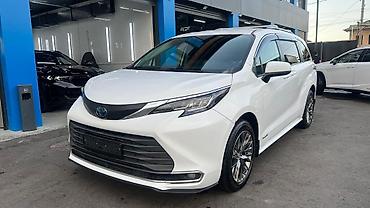 экономия бензин: Toyota Sienna: 2021 г., 2.5 л, Типтроник, Гибрид, Минивэн — 2