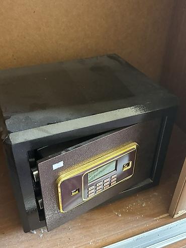 Сейфы: Elektron rəqəmsal seyf Ağırlığı 40 kiloqram - Material: qalın polad — 1