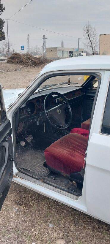 Digər avtomobillər: Məhsul: Klassik sedan avtomobil (ağ rəng), mexaniki ötürmə Təsvir: - — 6