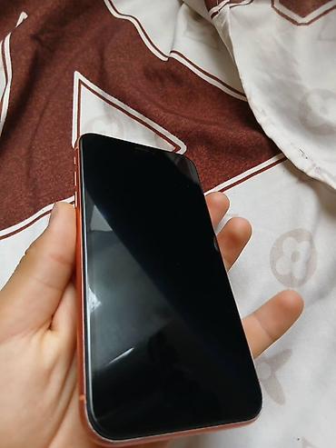 surface 3: IPhone XR, коралловый цвет Описание:Все родное минус токо на вверху — 6
