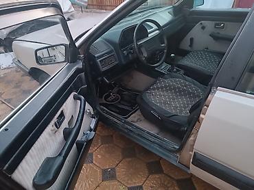 некция 1: Audi 100: 1987 г., 1.8 л, Механика, Бензин, Седан — 6