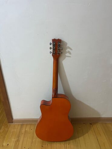 Akustik gitaralar: Akustik gitara, 6 sim