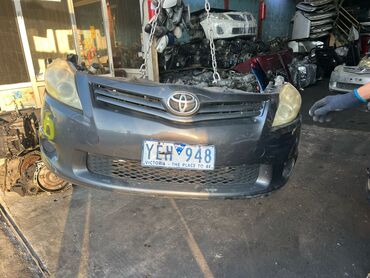 бампер мерседес 124: Toyota avtomobili üçün boz rəngli bamper. Bamper ön hissədə yerləşir