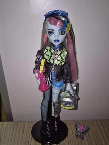 Frankie Stein Monster high g3. İdeal veziyyetdedi, butun aksesuarlari