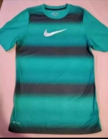 Majice: Nike sportska majica vel S u super stanju