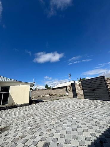 Железобетонные заборные плиты: Продается дом в Кочкорском районе, село Кара-Тоо, ПМК 2. Количество — 4