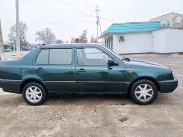 Volkswagen: Volkswagen Vento: 1995 г., 1.8 л, Механика, Бензин, Седан