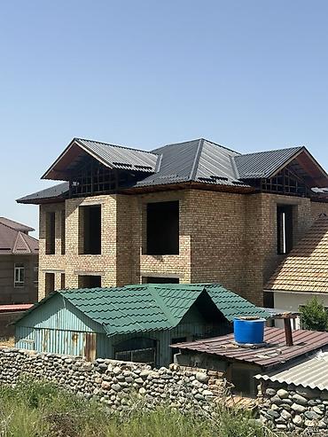 Продажа коттеджей и домов: Шикарный кирпичный дом с современным архитектурным проектом у подножия — 1