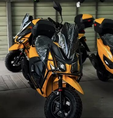 ретро скутер: Макси-скутер Suzuki, 150 куб. см, Бензин, Колдонулган, Бөлүп төлөө менен