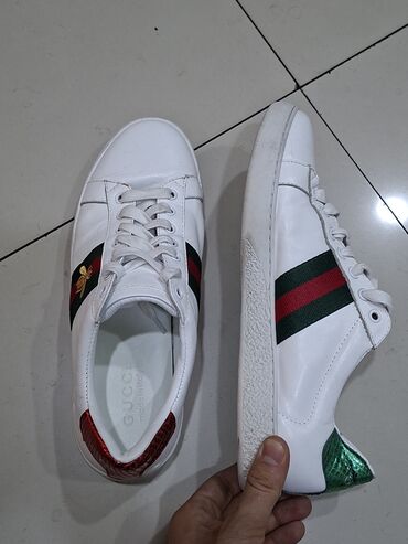 Toy paltarları və aksesuarları: Orjinal Gucci ayaqqabı. 40 ölçü. Bahalı ayaqqabıdı. Ucuz qoyulub