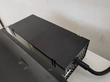 Xbox One: XBOX One 500 GB + GTA 5 Prodajem Xbox One konzolu, malo korišćena u — 8