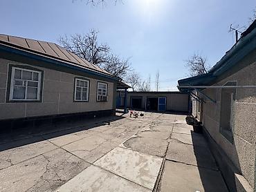 уй сатып алам бишкек: Продаётся жилой дом с закрытым двором и синими распашными воротами — 7