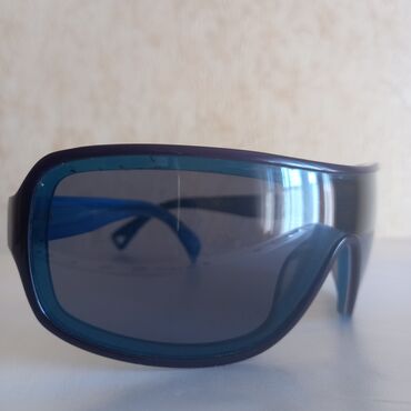 Eynəklər: Emporio Giorgio Armani şirkətinin qalxan formalı eynəyi. - 2011-ci -da lalafo.az — 15 Eynəklər: Emporio Giorgio Armani şirkətinin qalxan formalı eynəyi. - 2011-ci — 15