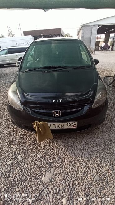 срочно срочно продаю машина: Honda Fit: 2002 г., 1.3 л, Вариатор, Бензин, Хетчбек