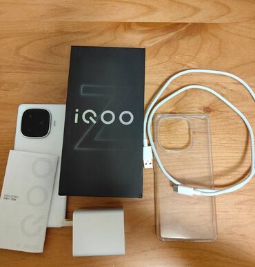 Vivo iQOO Z9 Turbo, 256 ГБ, цвет - Белый, Кнопочный, Отпечаток пальца, Беспроводная зарядка