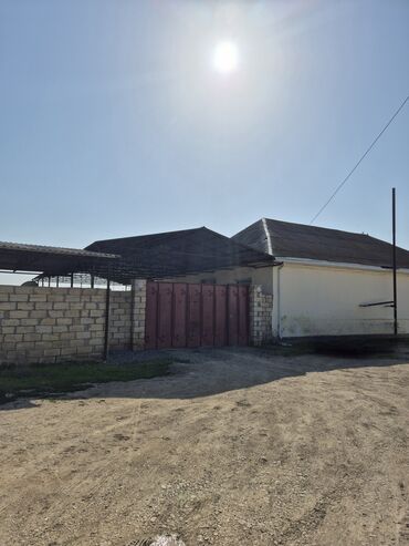 oguz rayonu: 3 otaqlı, 170 kv. m, Orta təmir