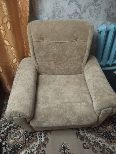 детские кроватки 3 в 1: Комплект из раскладного дивана и двух кресел. Б/у,кресла в хорошем