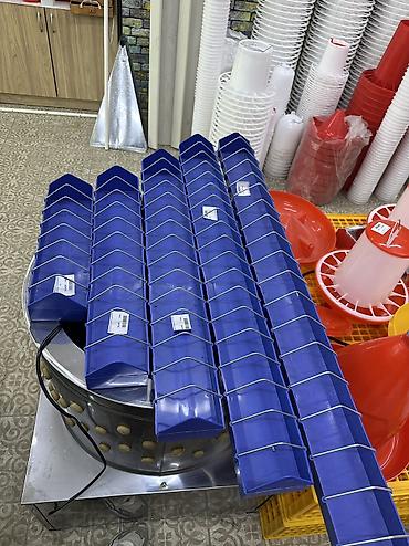 кормовой мел: Кормушка лотковая 40 см 60см 80 см 100 см пластик Кормушка — 7