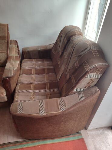 диван и 2 кресла: Цвет - Коричневый, Б/у
