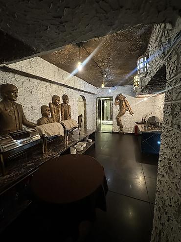 Продажа помещений свободного назначения: 🏢 Продаётся коммерческое помещение на первой линии в центре города 📍 — 4