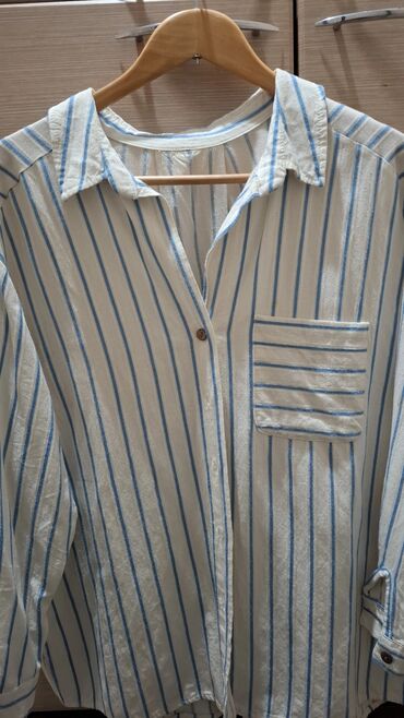 Рубашки: Продаётся женская одежда: рубашки, футболки, кофты, брюки. Есть новые — 1