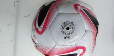 Rekviziti za vežbanje: Lopte za fudbal br.5: Umbro, Derbi i Adidas i druge vest — 21
