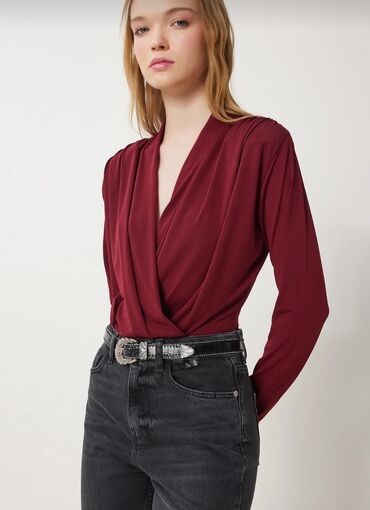 Köynək və bluzalar: Qadın bluzu – tünd narıncı/qırmızı (burgundy) rəngdə, uzunqollu, öndən -da lalafo.az — 1 Köynək və bluzalar: Qadın bluzu – tünd narıncı/qırmızı (burgundy) rəngdə, uzunqollu, öndən — 1