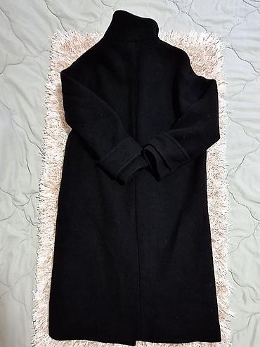 Kaputi: Zara vuneni kaput – crni, elegantan i topao. - Veličina: XS (odgovara — 3