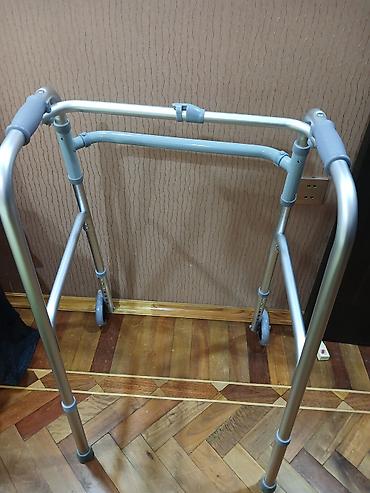Медтовары: Yüngül alüminium gəzinti çərçivəsi (rolator tipli) - Material: möhkəm — 2